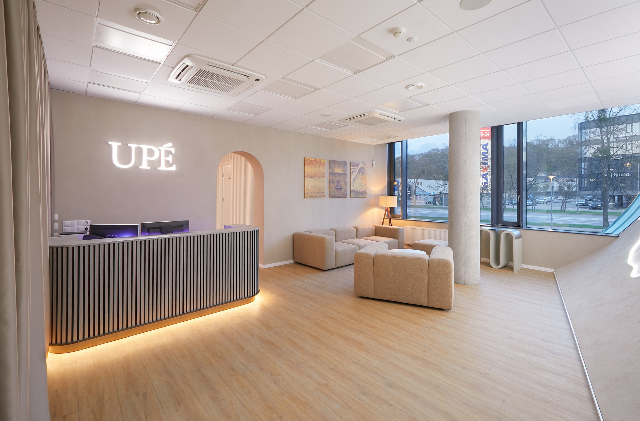 UPĖ Dental registratūra ir laukiamasis Kaune